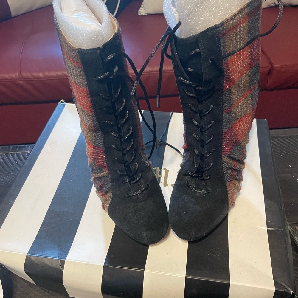 LAMB. Brand new booties in box!
